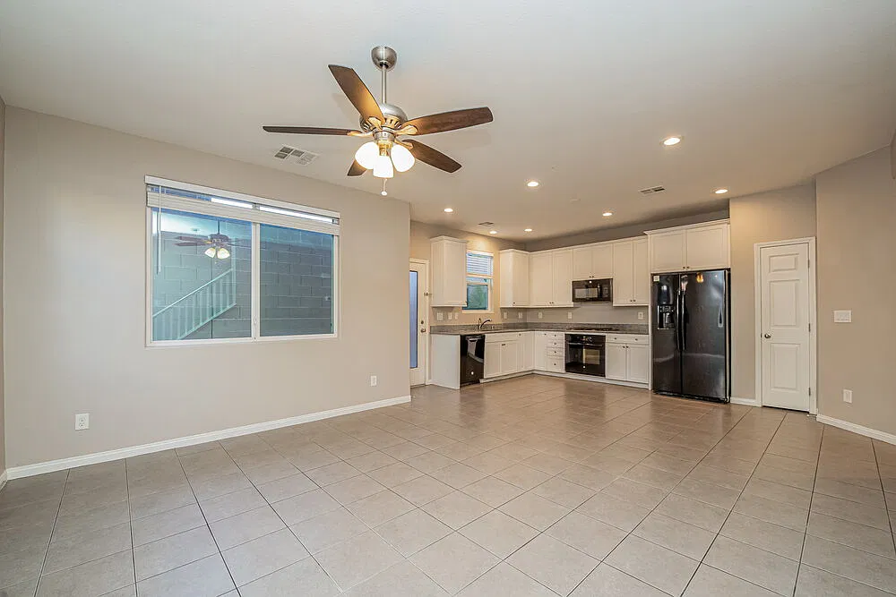 3 bed, 2.5 bath, 1365 sqft, $1,920 — Photo 4