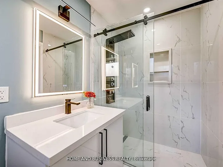 470 Louis Dr #UPPER — Photo 12