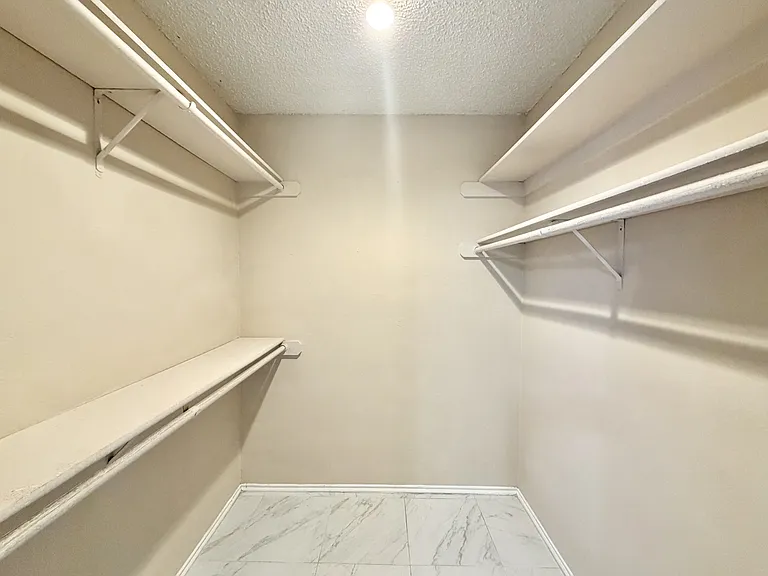 2032 Redwing Way — Photo 8