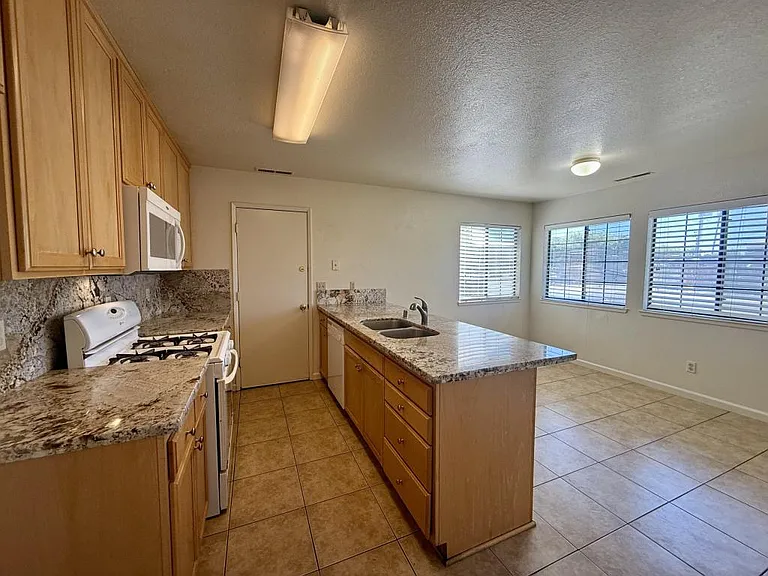 537 Center St — Photo 5