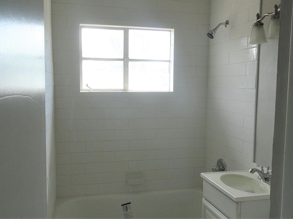 1st image of 912-802 E 10th St #912