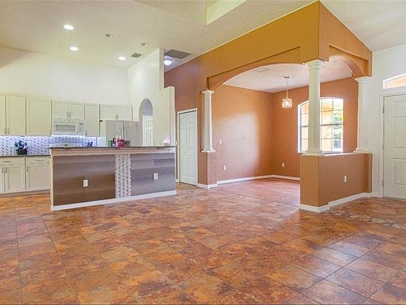 5th image of 2564 Rushmore St