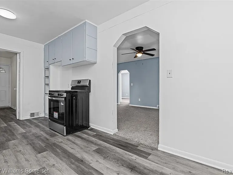 99 Tacoma Dr — Photo 16