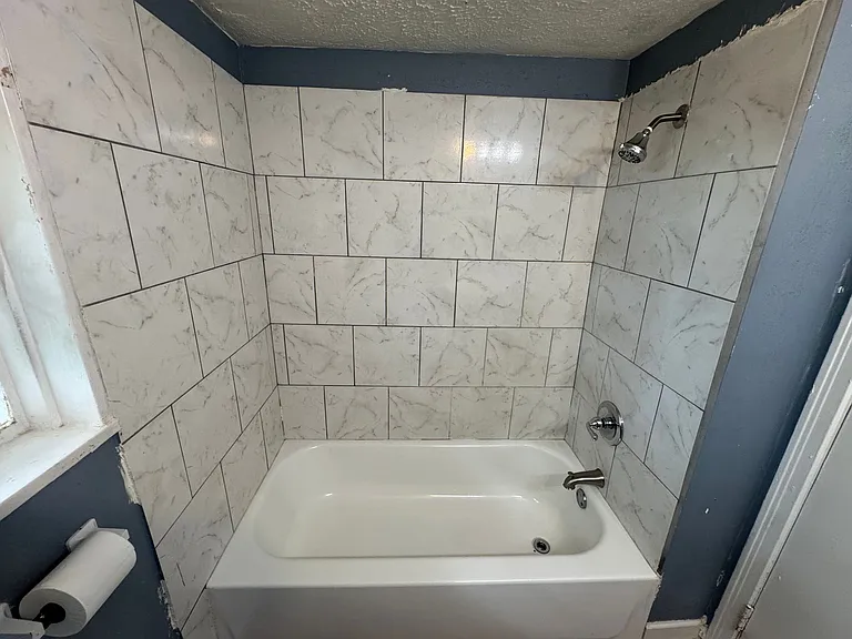 918 Stuart St — Photo 25