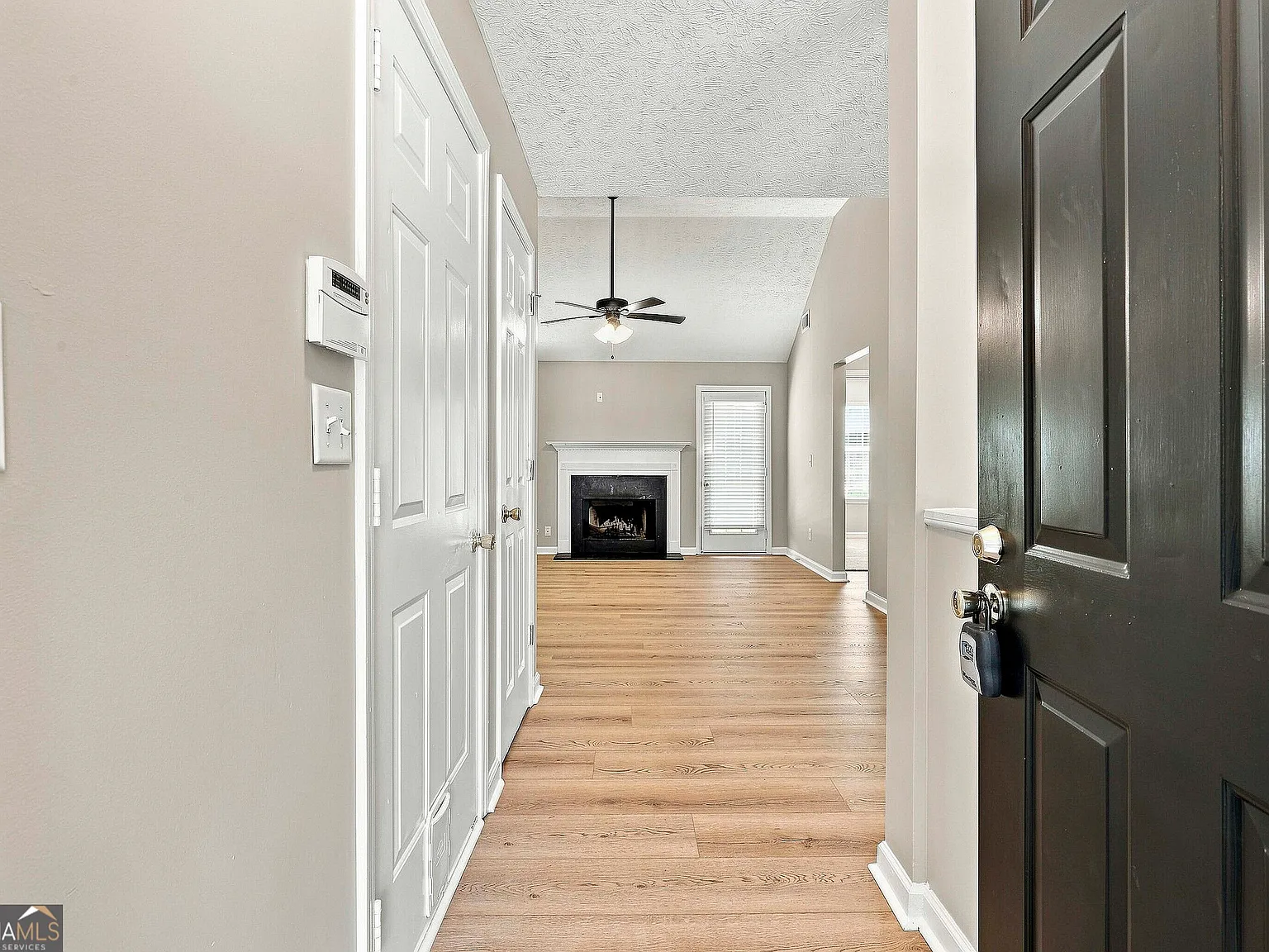 3 bed, 2.0 bath, 1112 sqft, $1,750 — Photo 4