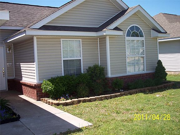 2nd image of 1008 Sunrise Cir