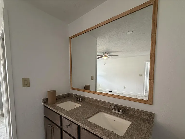 626 N 12th St — Photo 9