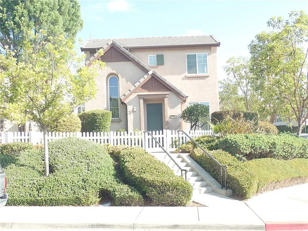 3 bed, 3.5 bath, 1797 sqft, $2,950 — Photo 2