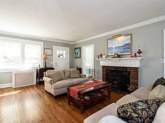 5th image of 37 Woodbury Way
