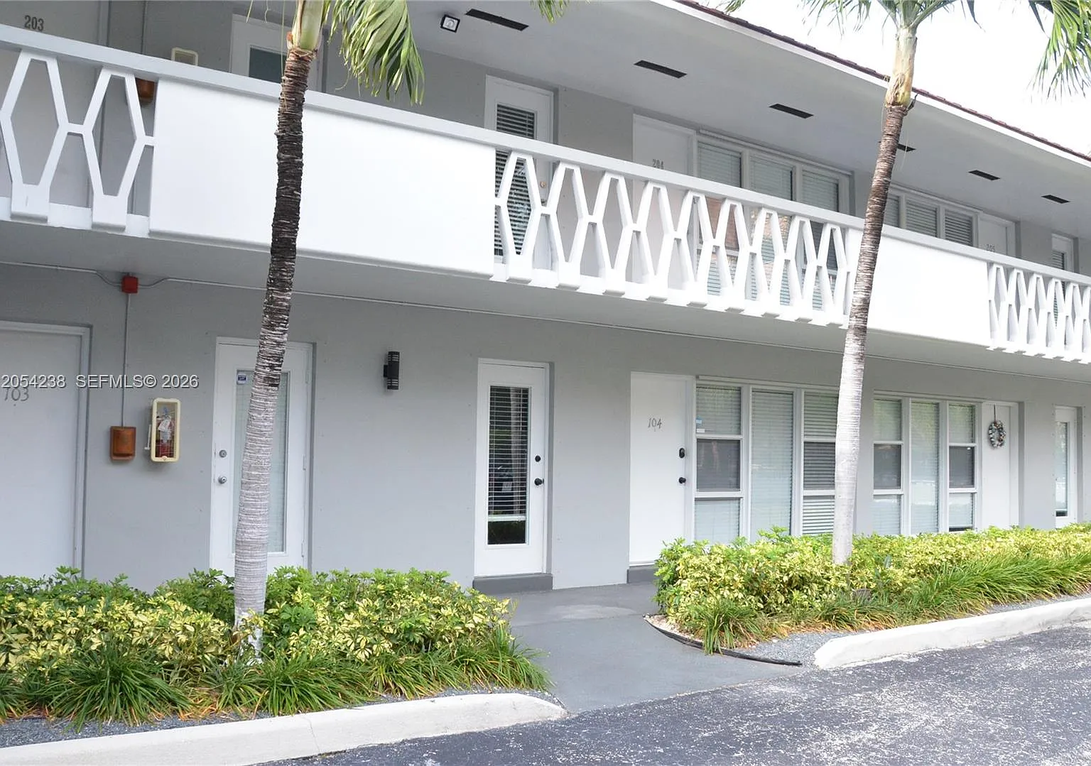 Edgewater Of Coral Gables — Photo 2