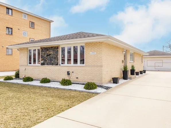 6925 W 110th St, Worth, IL 60482