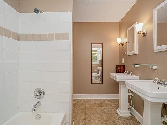 4th image of 1839 Harbour Oaks Dr