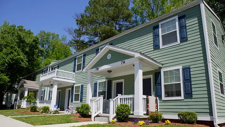 Woods at Yorktown Apartments — Photo 3