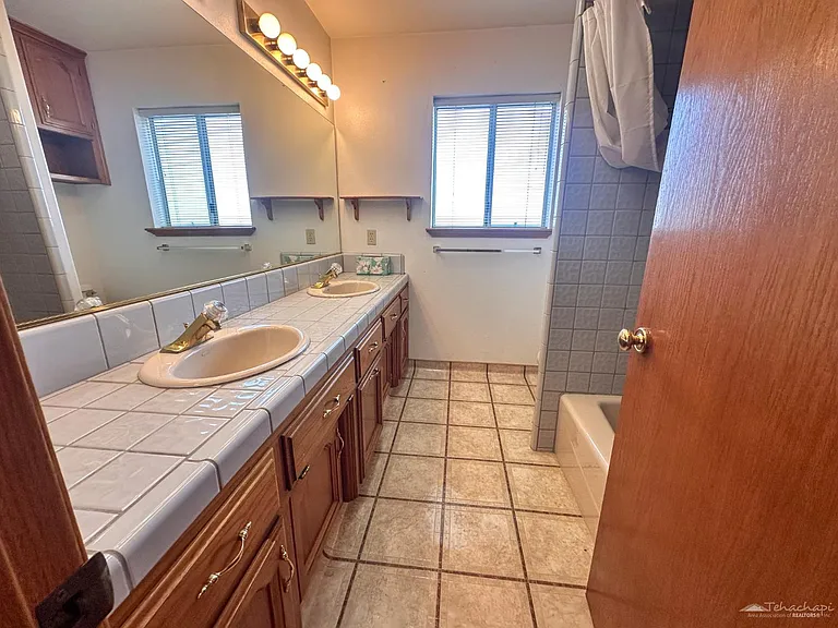 28301 Bear Valley Rd — Photo 13