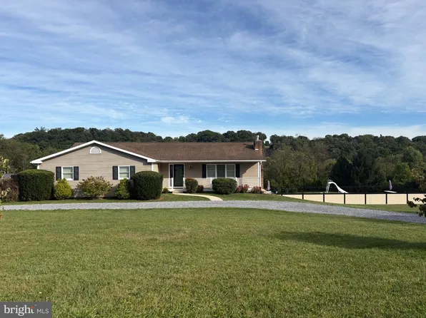 3691 W Weaver Rd, Greencastle, PA 17225