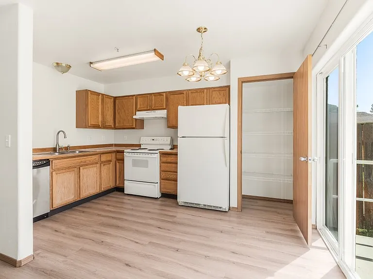 1812 E Coeur D Alene Ave #B — Photo 5