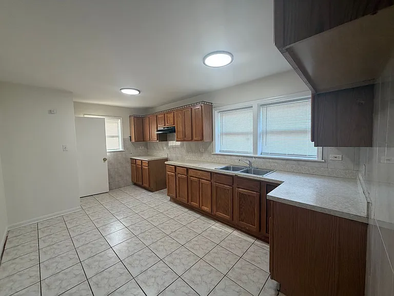 12609 S Yale Ave — Photo 7