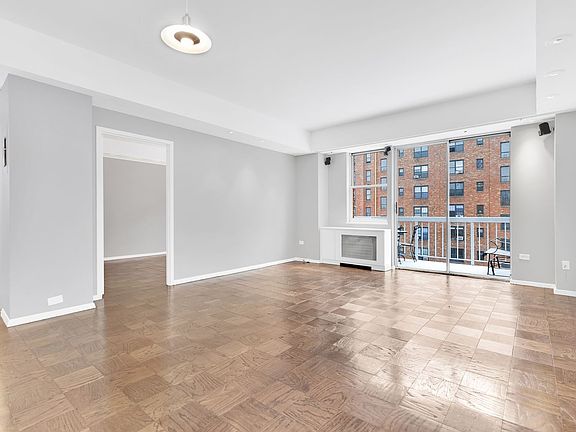 4th image of 420-424 W 23rd St #11B