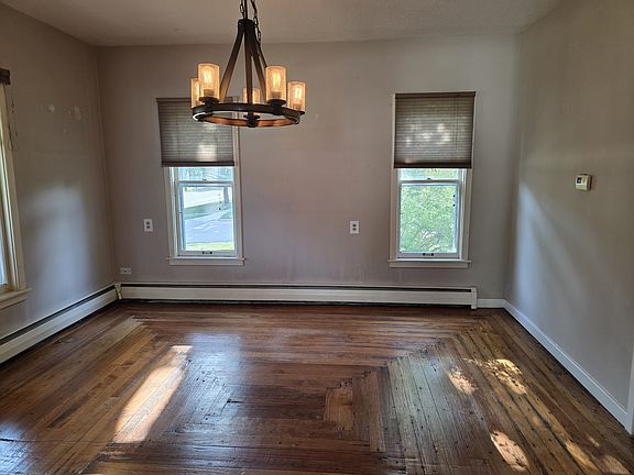 4th image of 405 E Grand River Ave