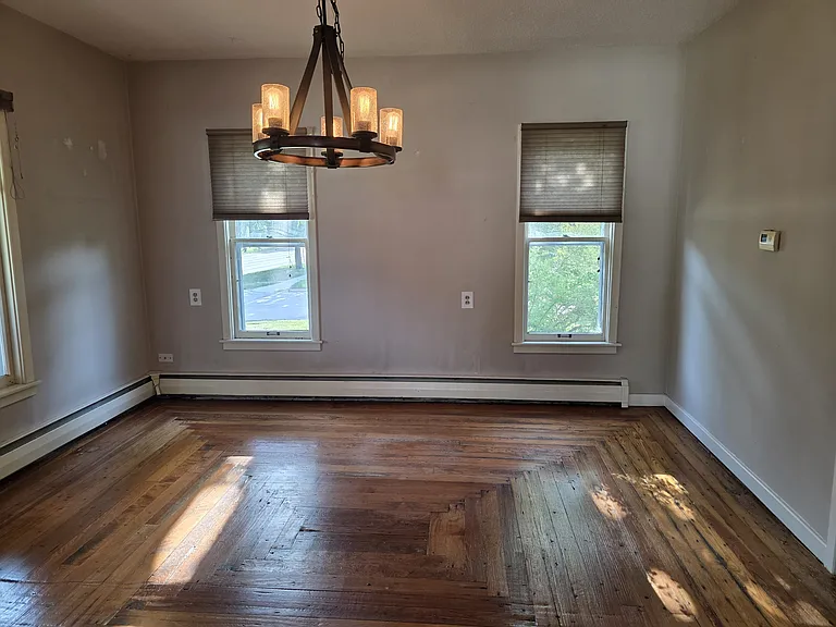 405 E Grand River Ave — Photo 4