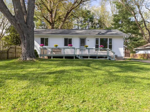 2831 Briarwood Dr, Kalamazoo, MI 49004