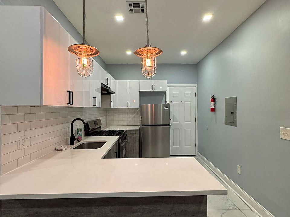 1st image of 307 W Broadway Unit 7