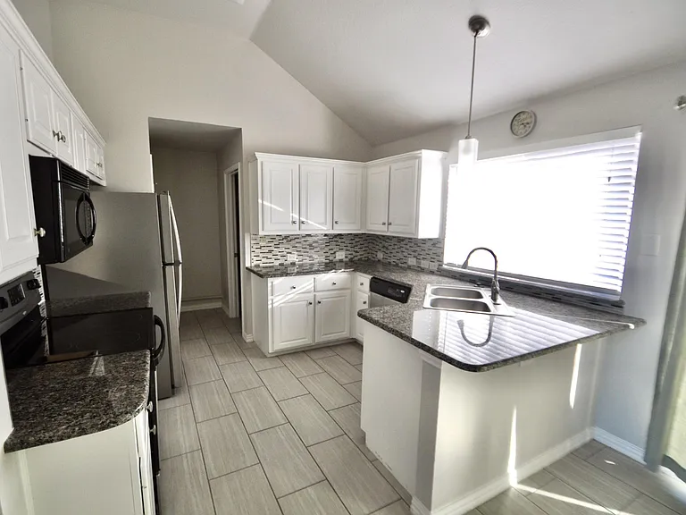 10817 Red Cedar Dr — Photo 8