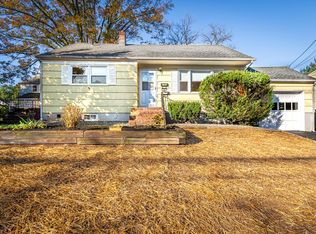 18 Duclos Ln, Highland Park, NJ