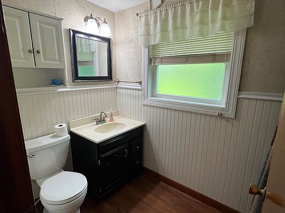 2nd image of 988 Proehl Dr