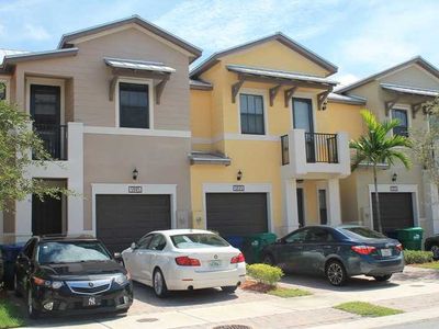 5945 NW 104th Path, Doral, FL, 33178