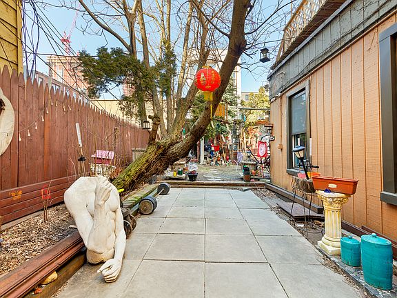 5th image of 67 Huron St #1