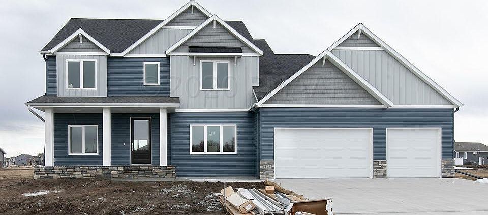 1st image of 123 25th Ave E