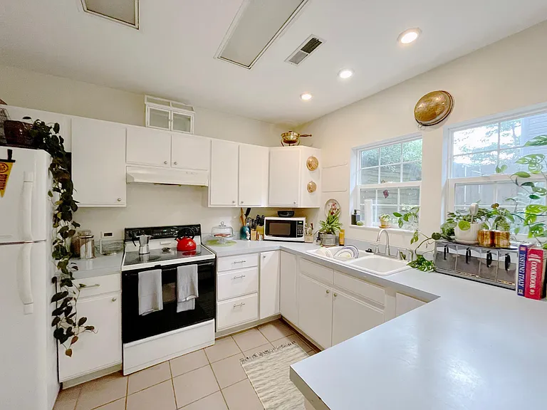 1015 Northview Ave — Photo 6