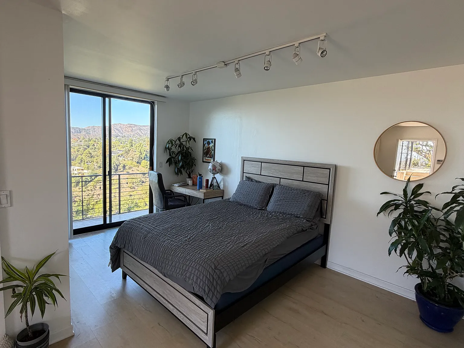 Stonehill Ln, Los Angeles — Photo 1