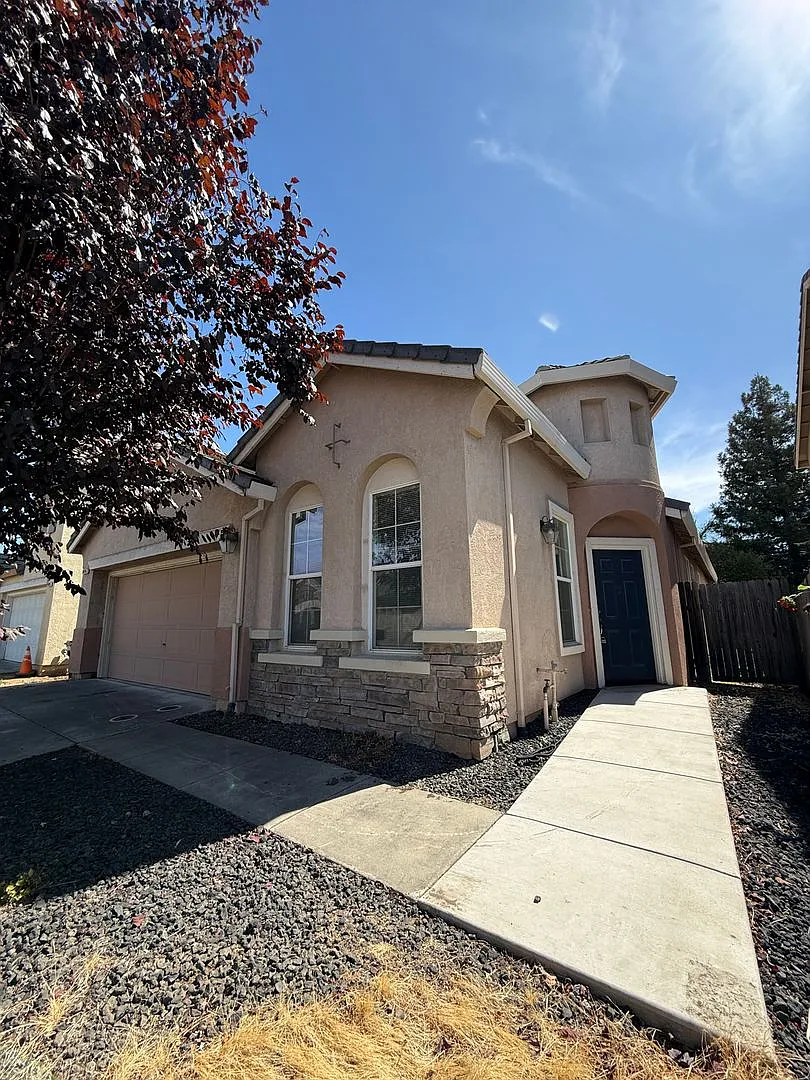 3 Bed| 2 Bath | 1746 SF | Two Car Garage | Single Story | Tenant pays $175 monthly for WS&G — Photo 2