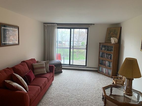 2nd image of 2929 Sunnyside Dr #304A)