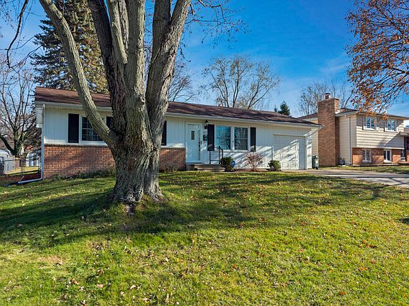3rd image of 137 Leland Dr N