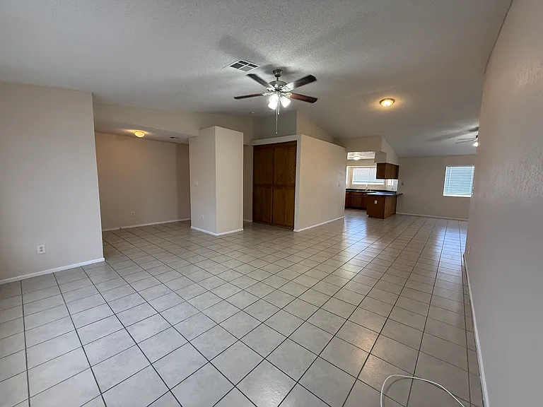 6141 E 40th Pl — Photo 2