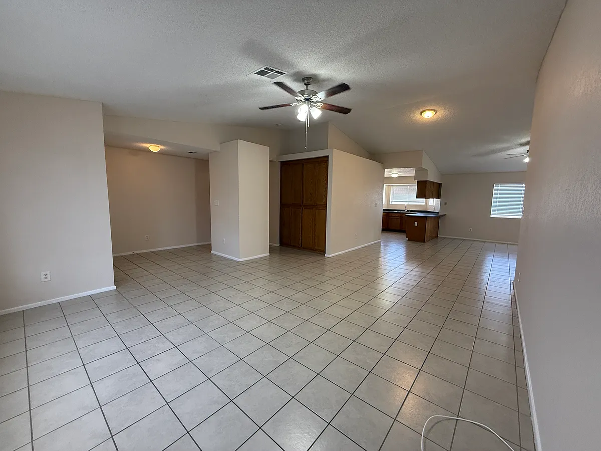 Building Photo - 6141 E 40th Pl