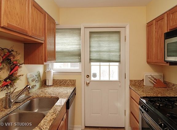 3rd image of 1128 N Harlem Ave APT B