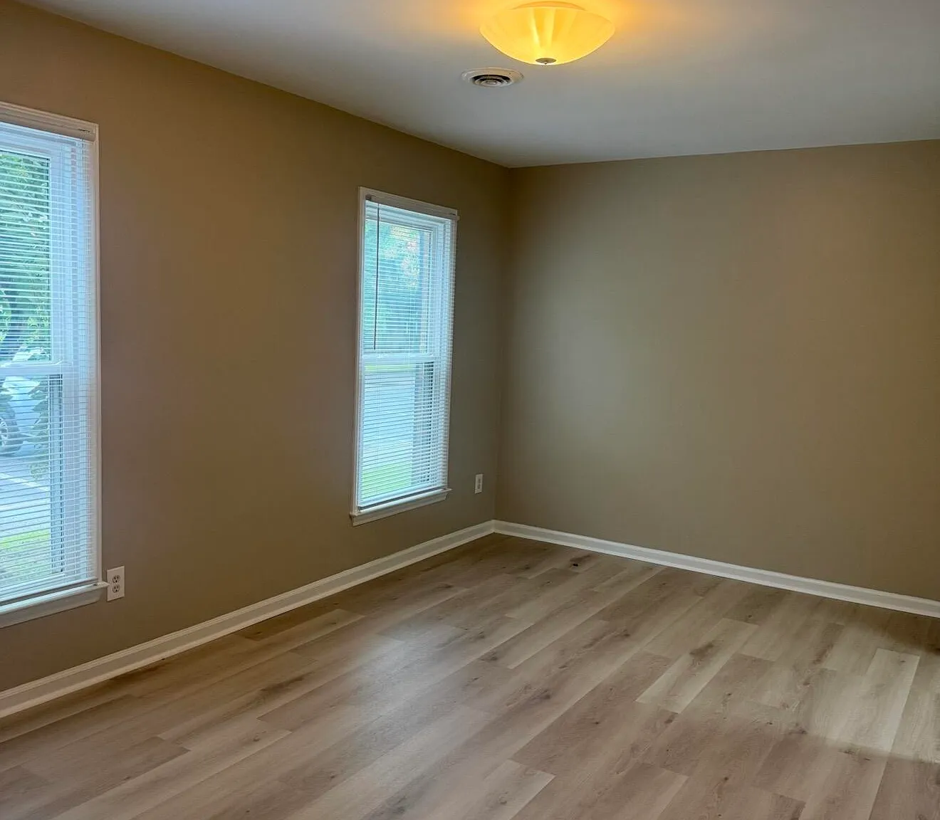 3 bed, 2.5 bath, 1571 sqft, $1,900 — Photo 2