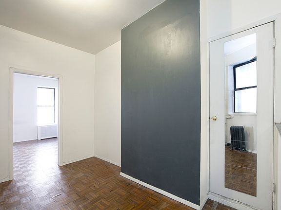 3rd image of 304 W 21st St APT 2A