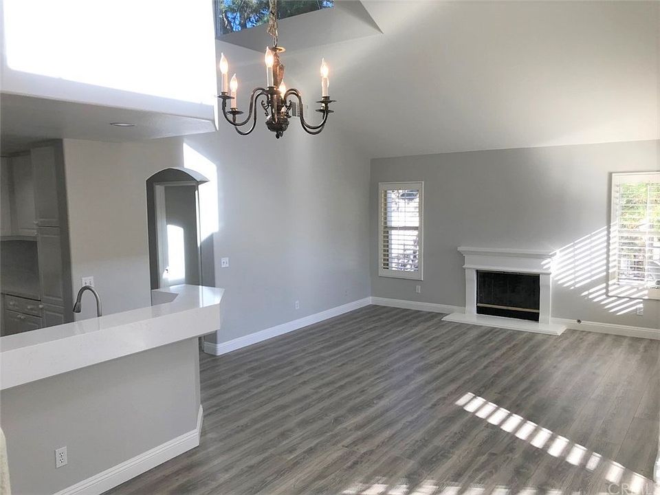 1st image of 118 La Mirage Cir