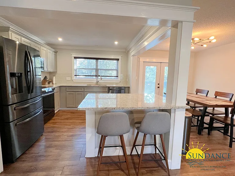 132 Sotir St NW — Photo 2