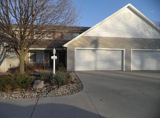 5729 W Hills Rd, Fort Wayne, IN 46804