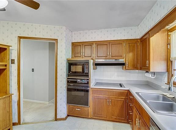 3rd image of 7008 Ballentine St