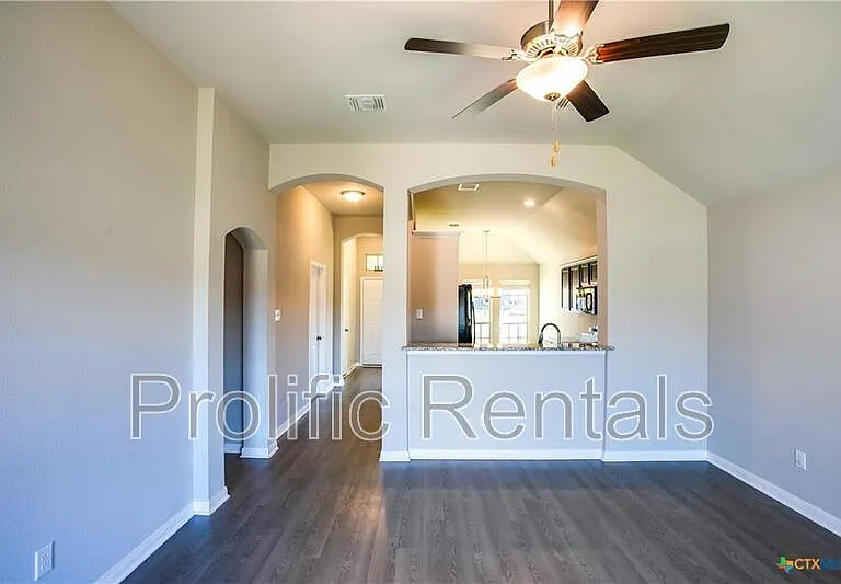 805 Stockdale Rd — Photo 5