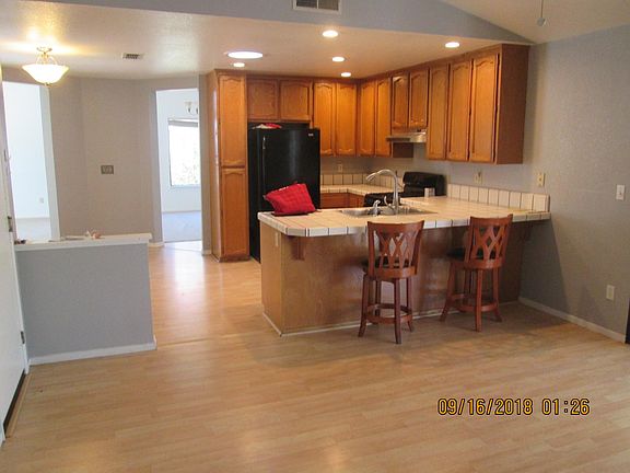 3rd image of 82 Larkspur St
