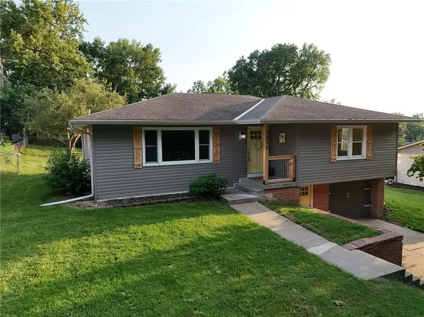 3426 Auburn Dr, Saint Joseph, MO 64506