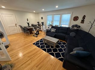 9 Hammond Pond Pkwy APT 1, Newton, MA 02467